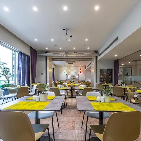 Polis Grand Athens